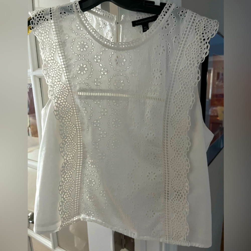 Banana Republic sleeveless NWOT XL white detailed tank